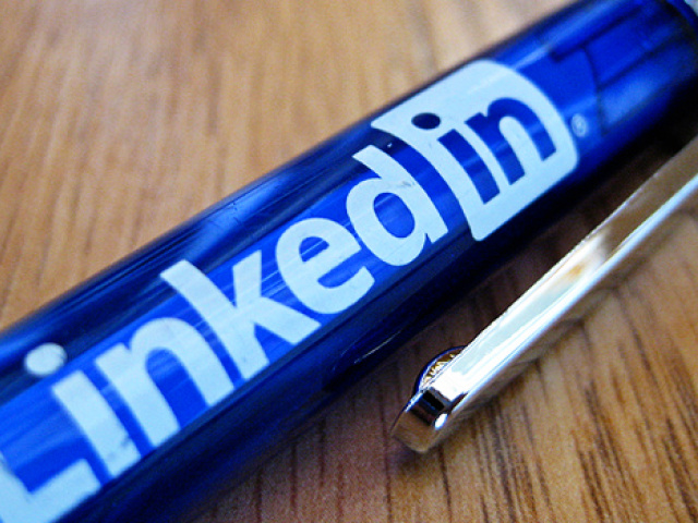Four Tips for Stealthy Job-Searching on LinkedIn