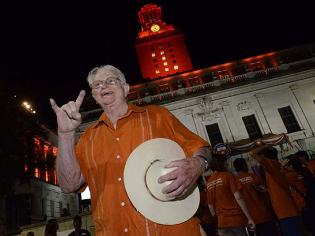 Longhorn Who Popularized Hook ‘Em Hand Sign Dies