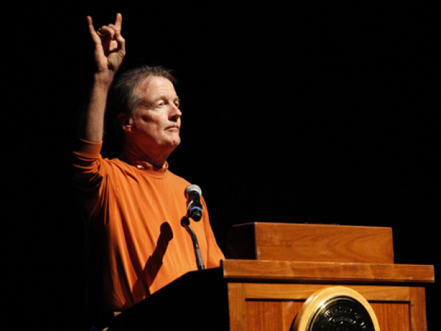 UT Family Lines Up Behind President Bill Powers