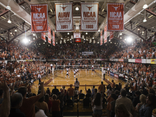 UT Volleyball Dominates Nation's Top Two Teams