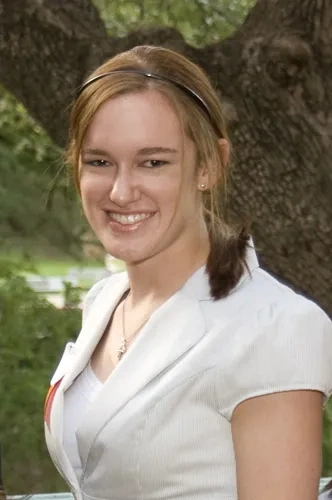 Carly Brauer (crop in middle)