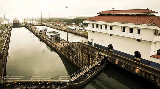Flying Longhorns Tour the Panama Canal