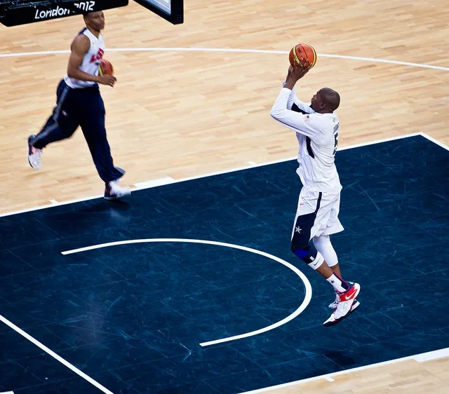 Kevin Durant Soars High in London