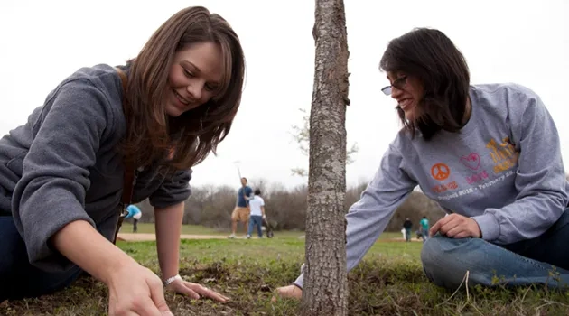 Longhorns to Give Back During Project Worldwide