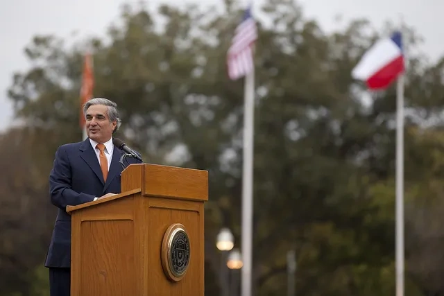 Cigarroa Touts 10 Breakthrough Actions for Research Universities