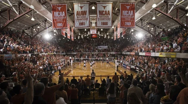 UT Volleyball Dominates Nation's Top Two Teams
